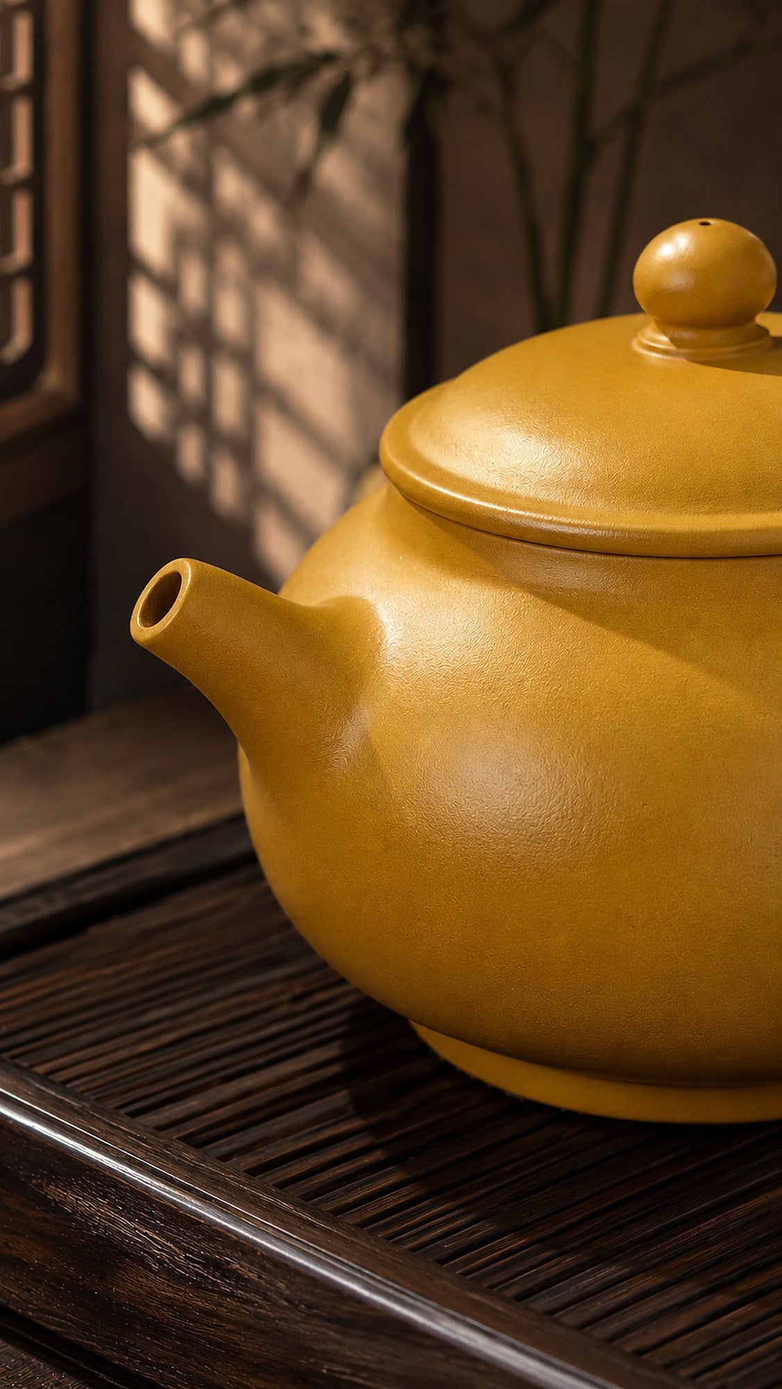 Golden Zhuni Pan Hu Yixing teapot guide with Yuan Bao Yixing Zisha Teapot – Golden Zhuni Clay, 150ml