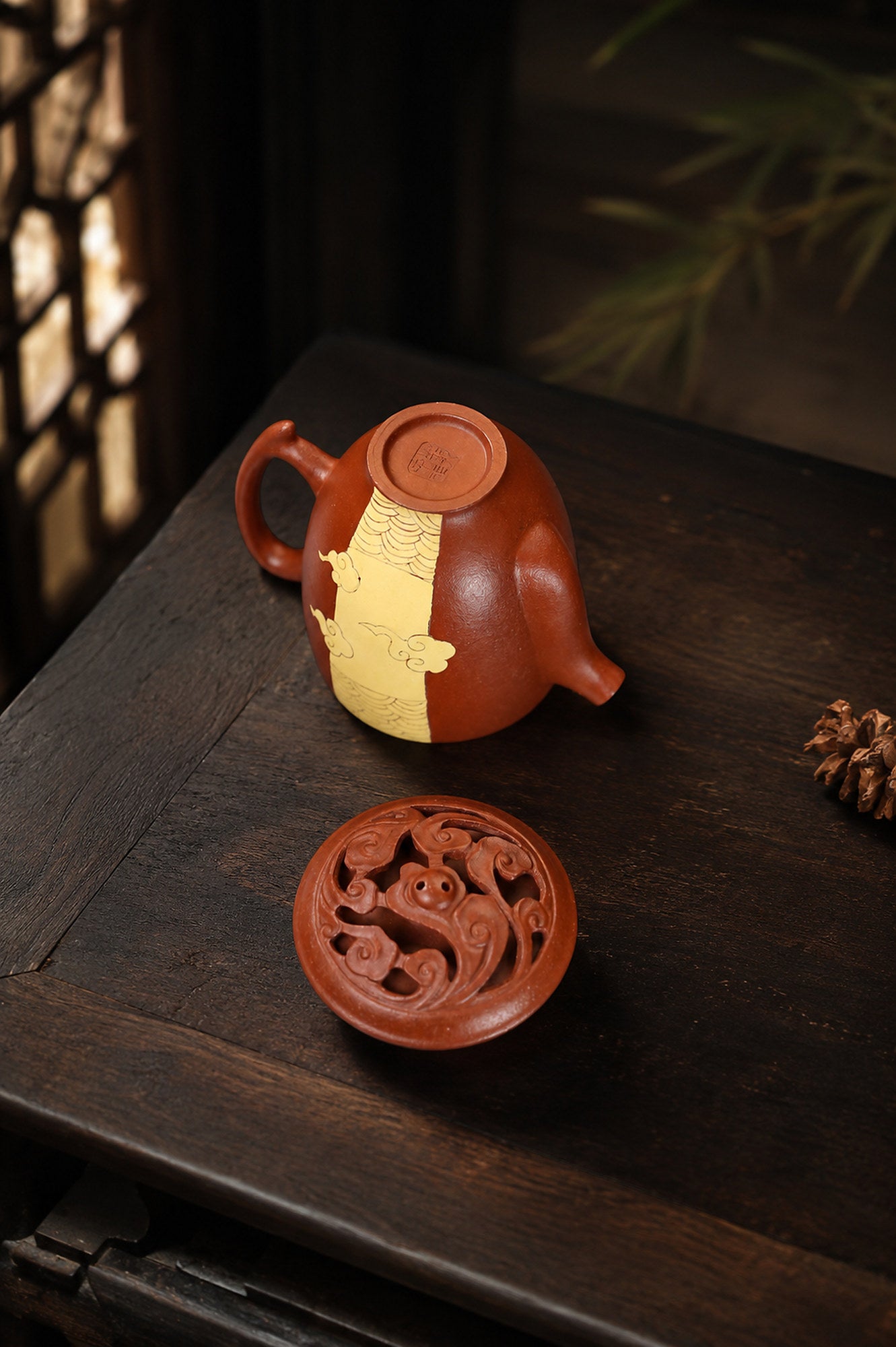 Product view 4 of 180ml Artisan Design zisha teapot in Jiangponi Clay, No. 352