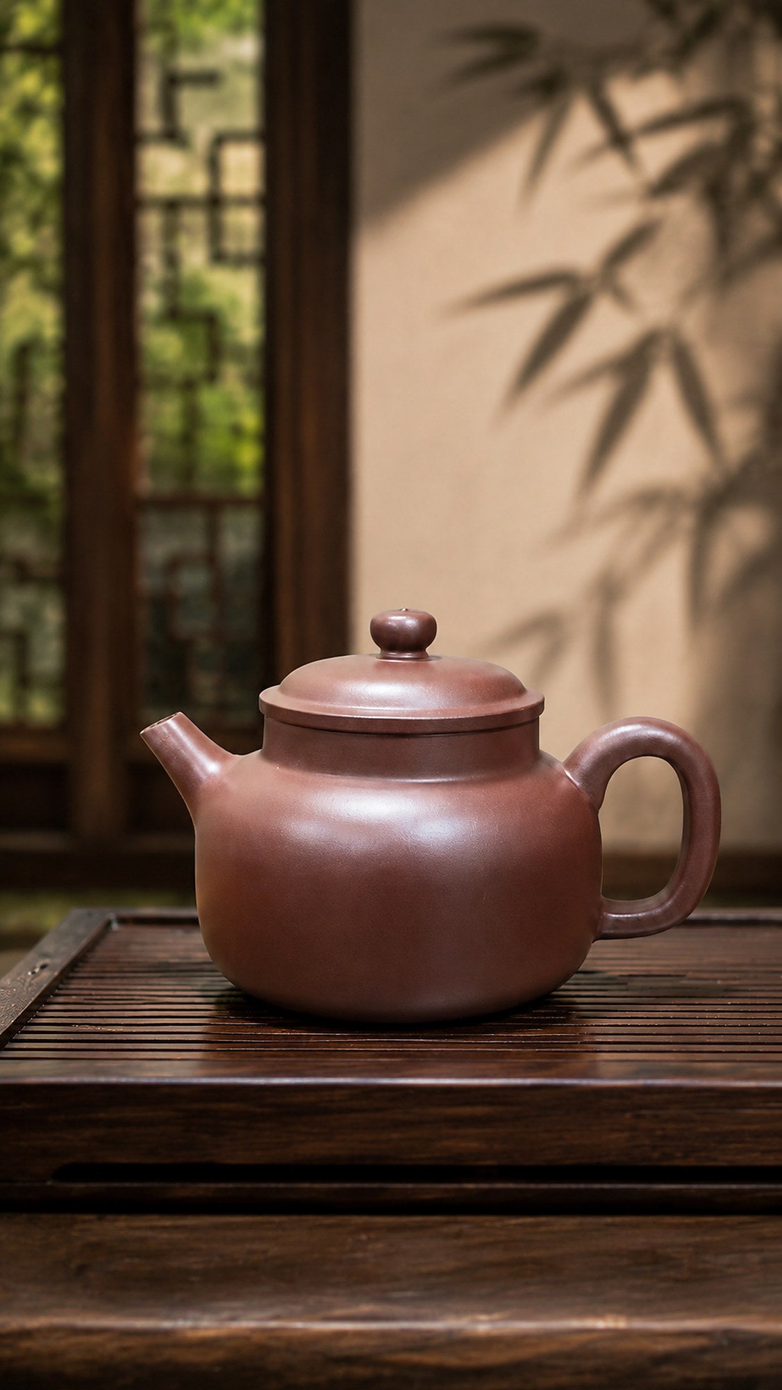 Dicaoqing Zini Dezhong teapot on a wooden tea platform