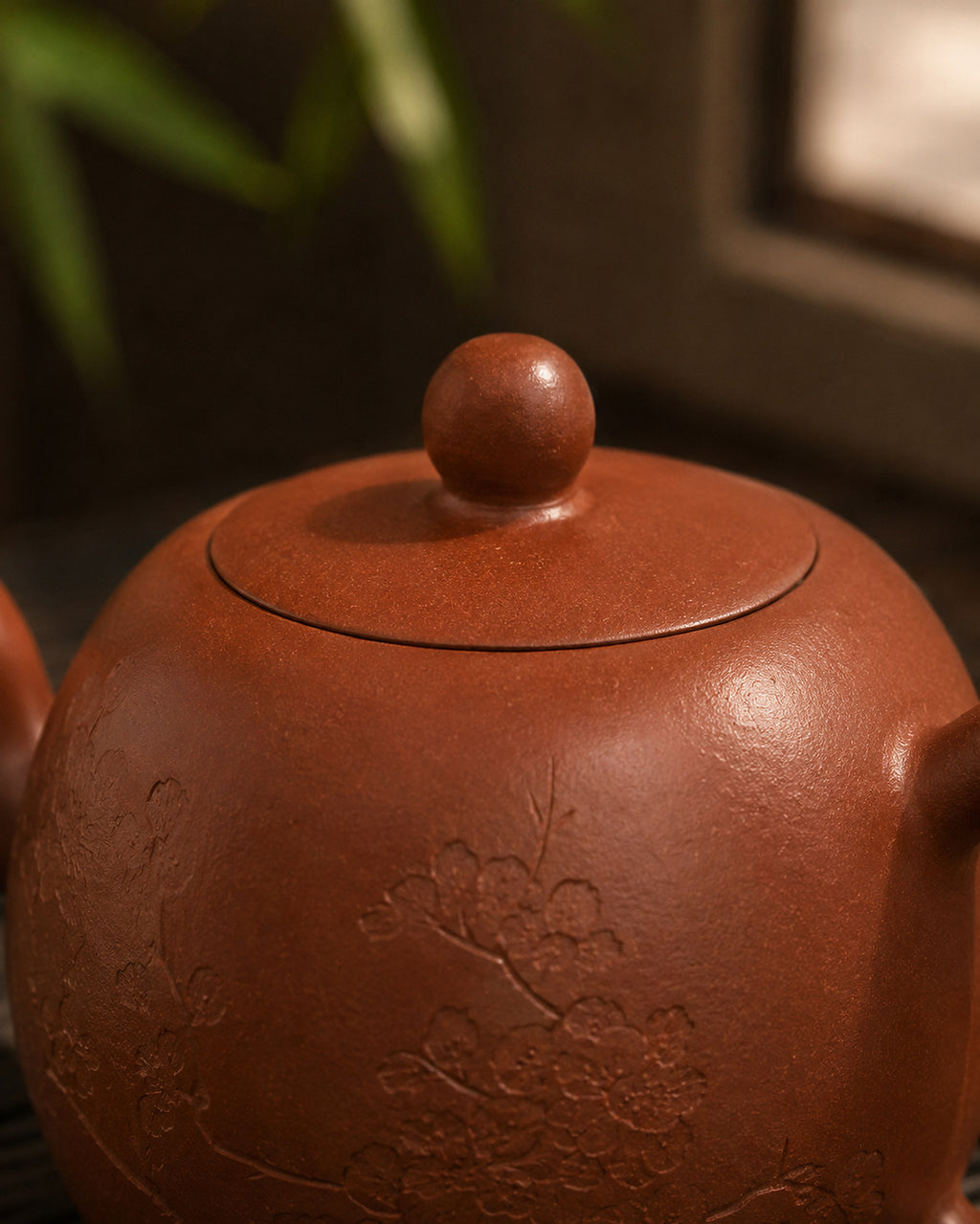 Zhuni Mei Ren Jian teapot lid and floral relief detail