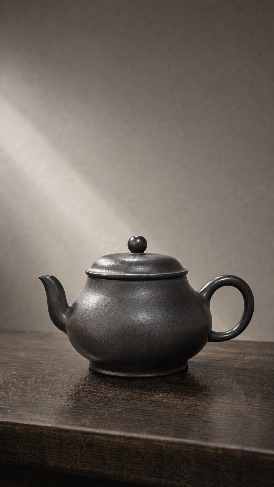 Hei Duntou clay Pan Hu Yixing teapot, full side view