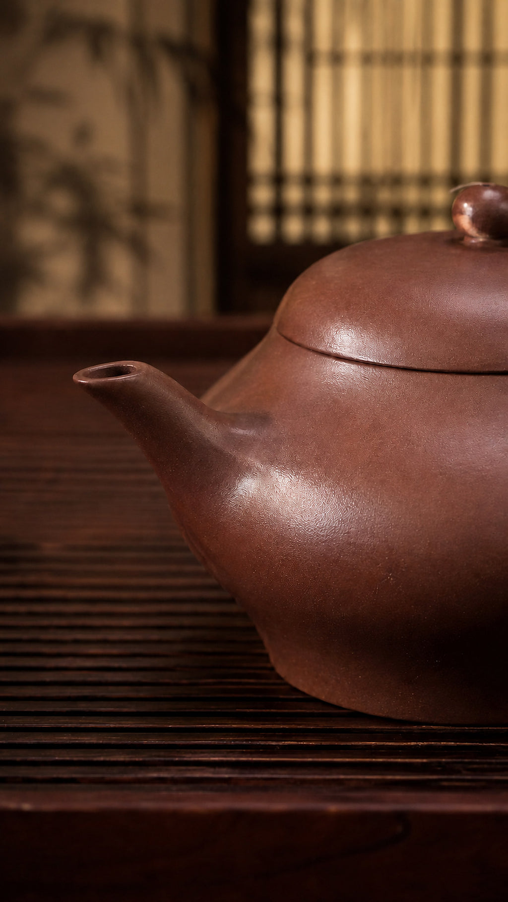 Longxuesha pear-shaped teapot spout and clay close-up
