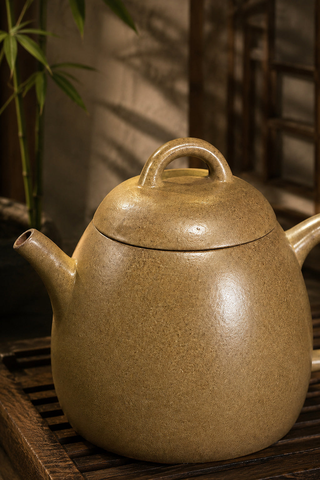 Benshan Luni Qinquan teapot lid handle and spout detail