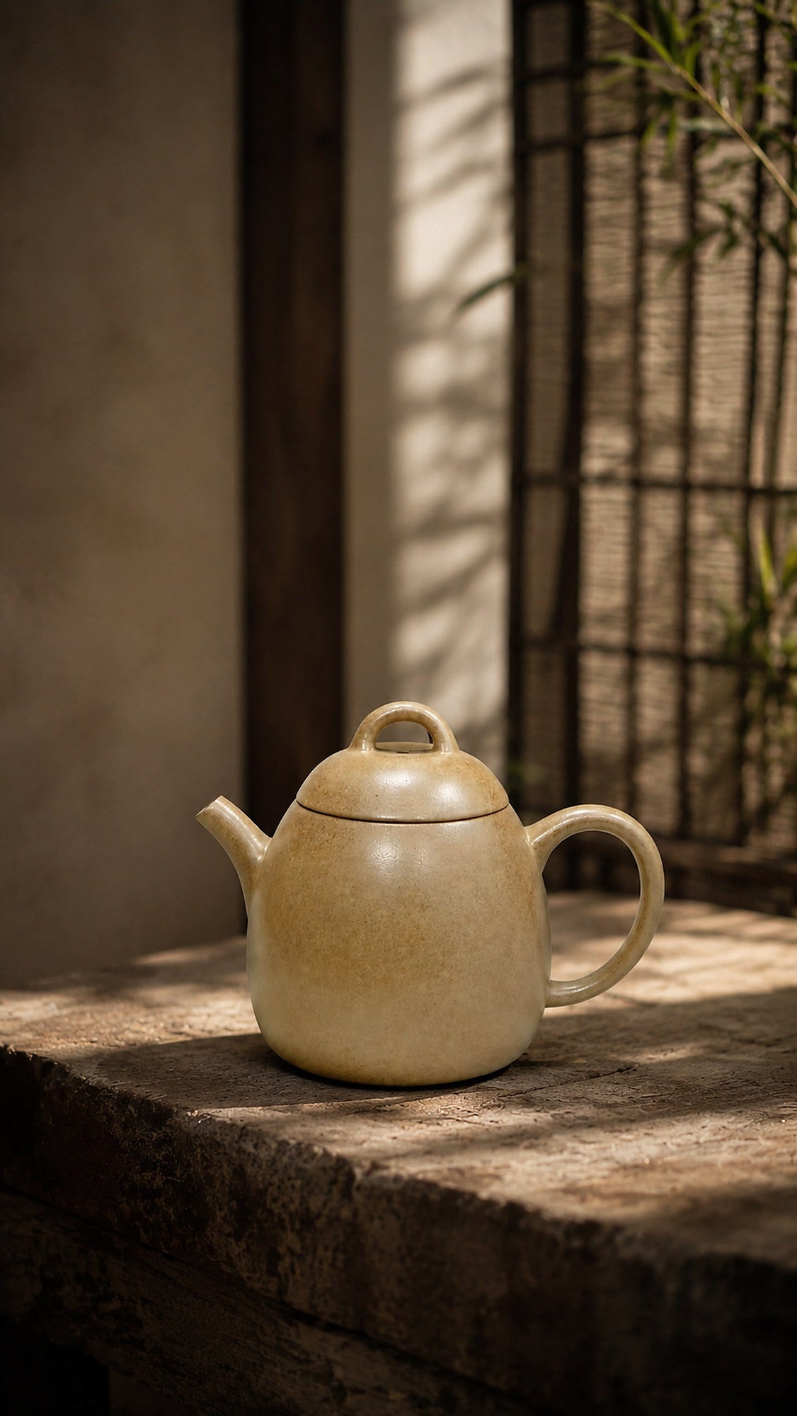 Benshan Luni Qinquan teapot displayed on rough stone