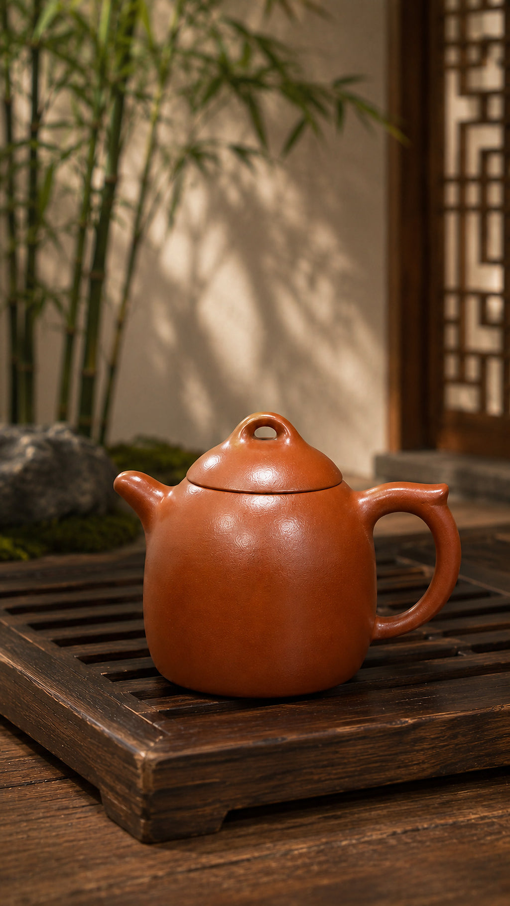 Red Jiangponi Qinquan Yixing teapot, front-side view