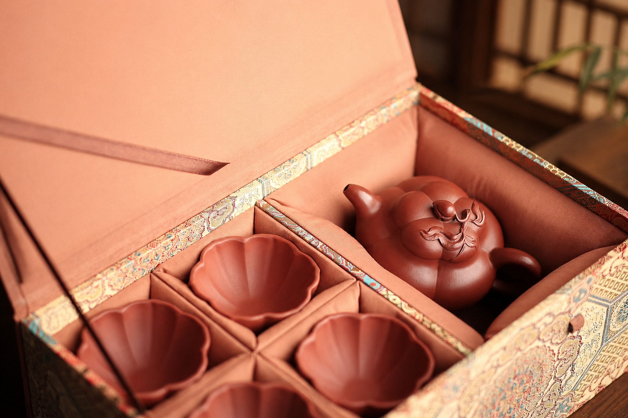 Product view 2 of 200ml Ribbed Form zisha teapot in Zhuni Clay, No. 306