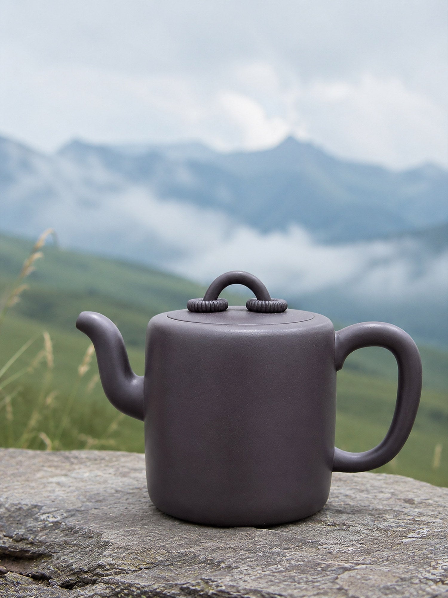 Product view 1 of 330ml Yang Tong zisha teapot in Hei Duntou Clay, No. 133
