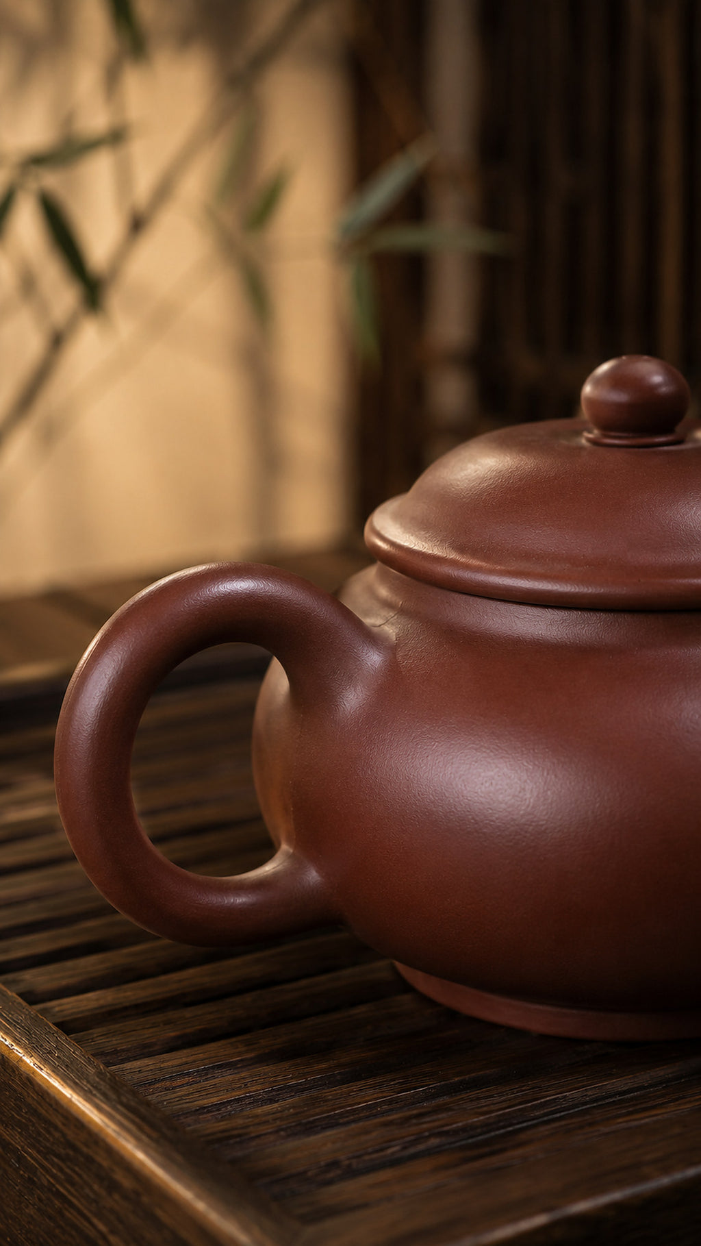 Dicaoqing Zini Yuan Bao teapot handle and lid rim detail