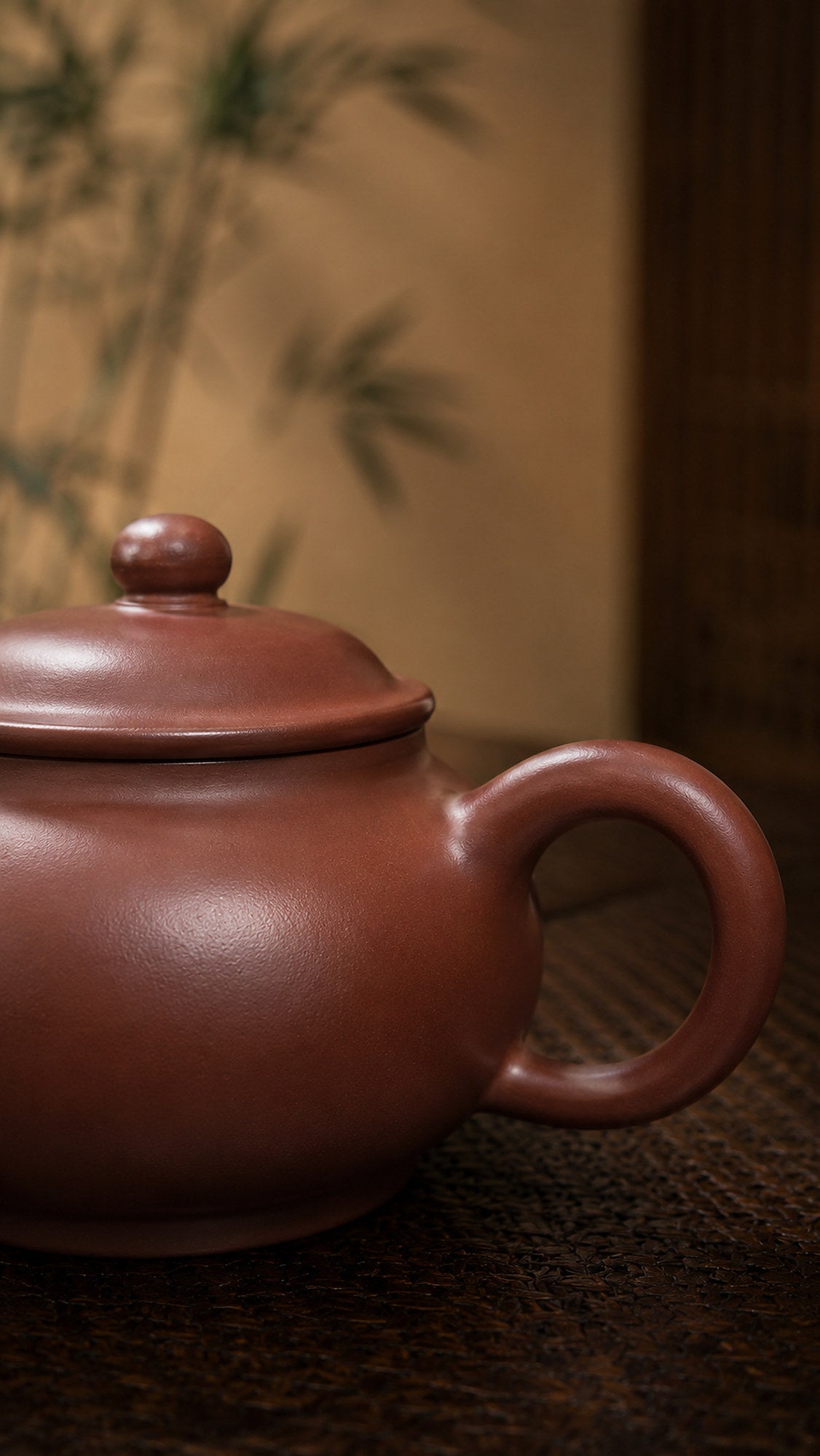 Dicaoqing Zini Yuan Bao teapot loop handle close-up